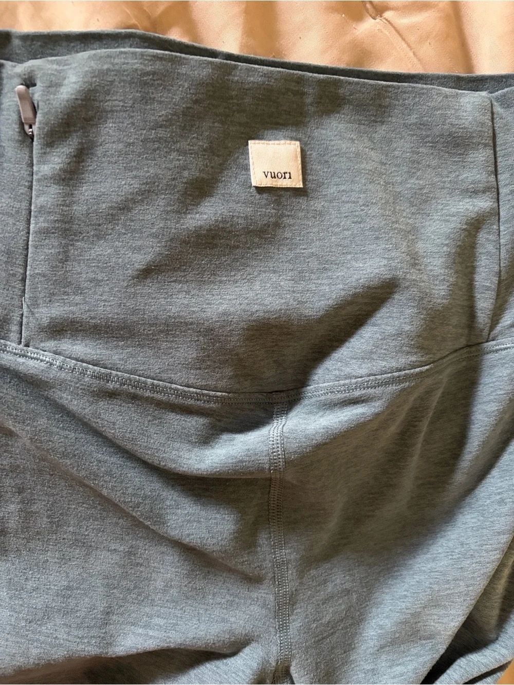 Vuori Heathered green clean elevation leggings